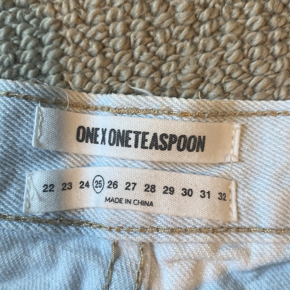 One teaspoon shorts. Low waist. Short rise. Raw curved hem - Picture 4 of 5